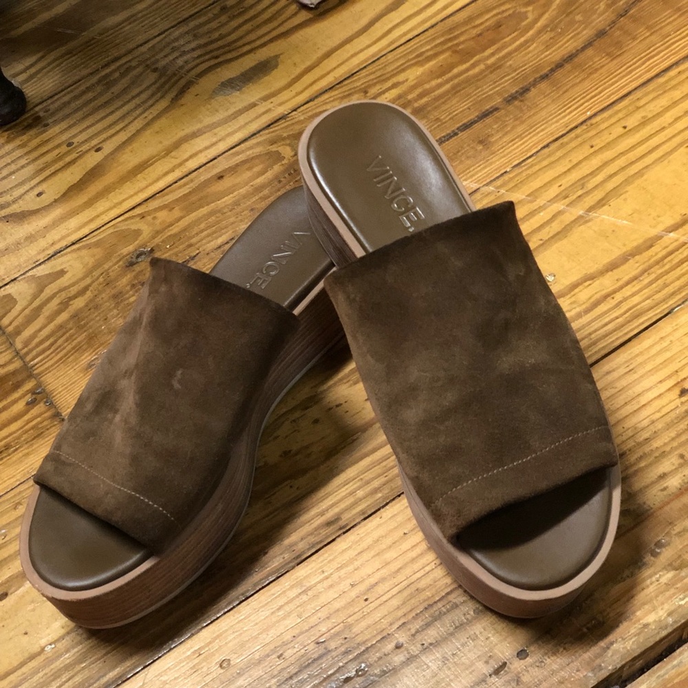 DESIGNER~ VINCE SUEDE SHOES~ SIZE: 6.5 ~ - Picture 1 of 3